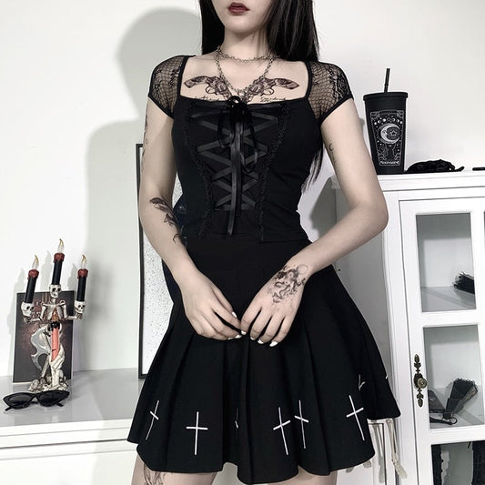How to Dress Goth?